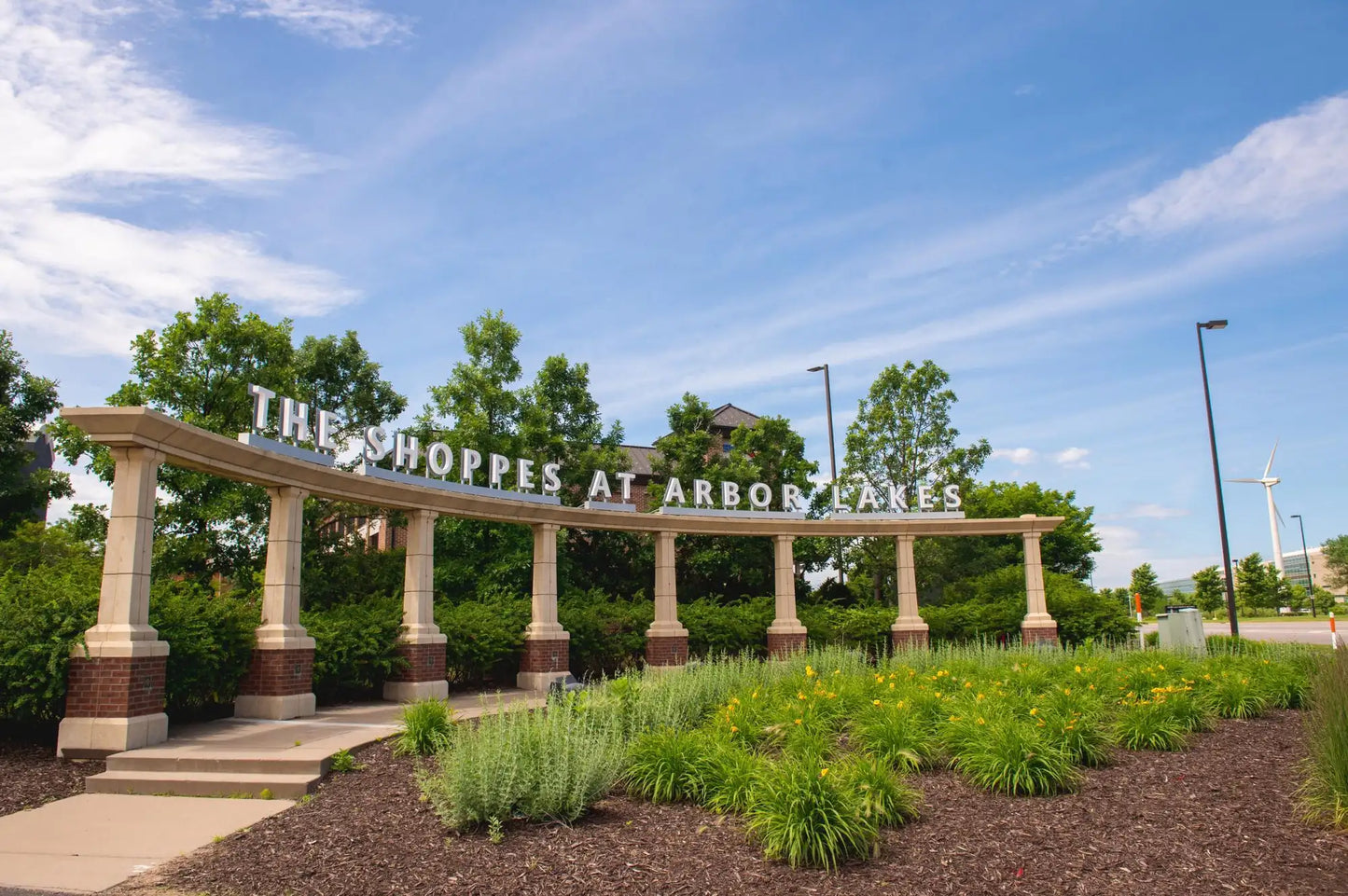 10461 Harbor Lane, Maple Grove, MN 55369